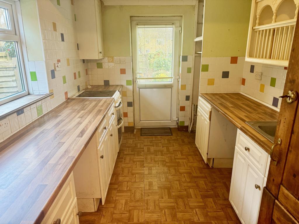 Lot: 156 - DOUBLE BAY WINDOW TWO-BEDROOM SEMI-DETACHED BUNGLAOW - Kitchen - view 1